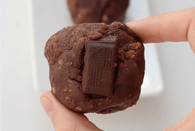 Cacao cookie dough protein balls